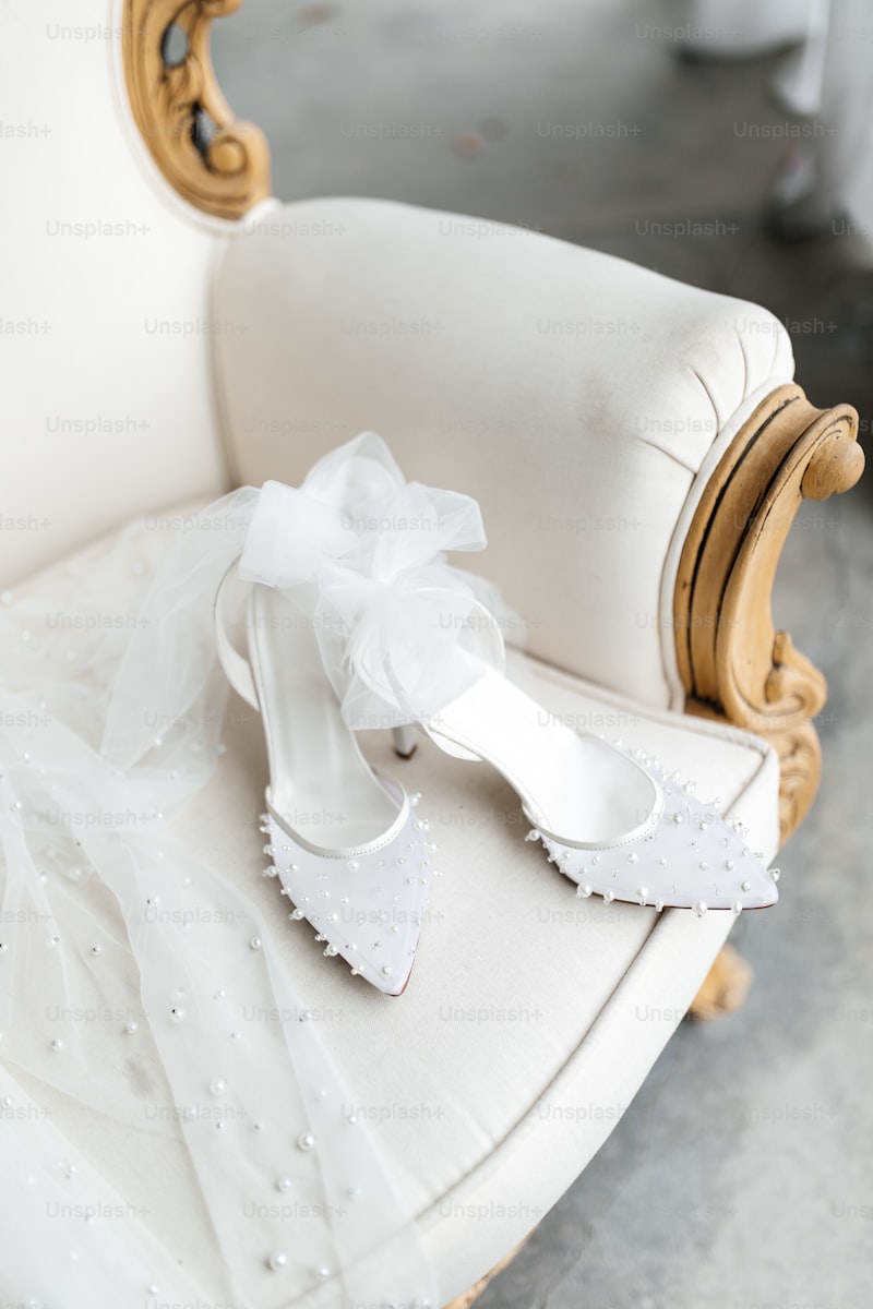 Whimsical Glove Patterns for Unique Brides: Elevate Your Wedding Style