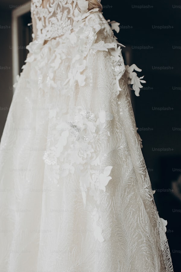 The Ultimate Guide to Lace Wedding Dress Overlays