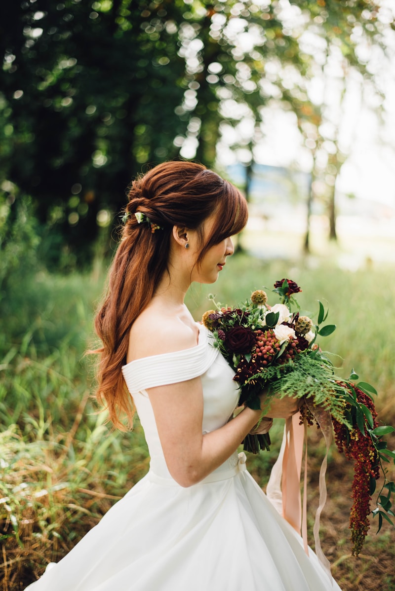 Chic Gloves for Wedding Photos: Elevate Your Wedding Aesthetics