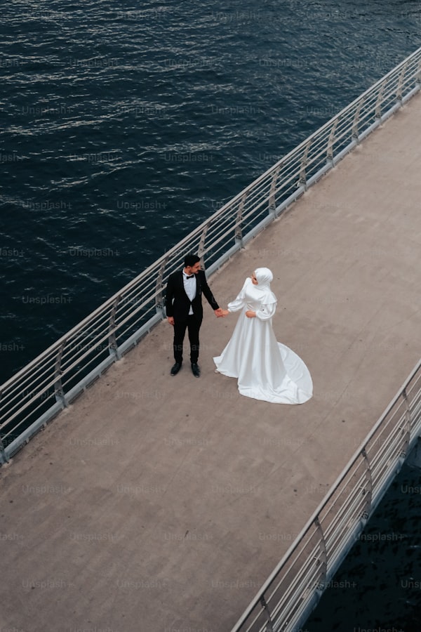 Stylish Wedding Dress Ideas for a Yacht Wedding: Set Sail in Style