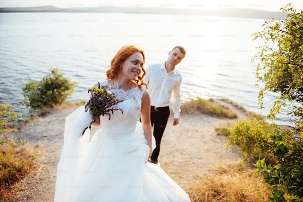 How to Select the Perfect Wedding Dress for a Midsummer Celebration