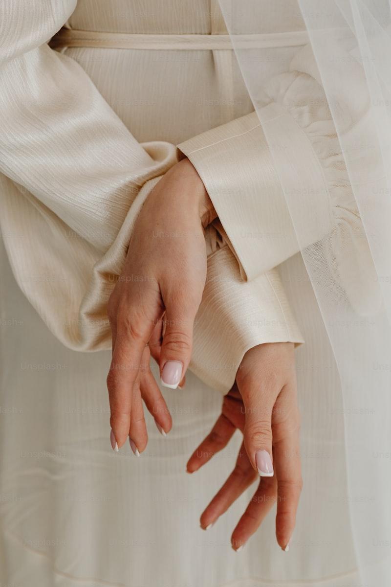 Exploring Elegant Hand Coverings: A Fashion Statement for Every Occasion