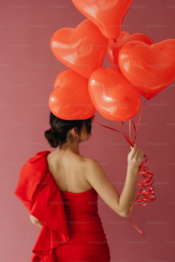 Unique Ways to Style a Wedding Dress with Balloon Hemlines