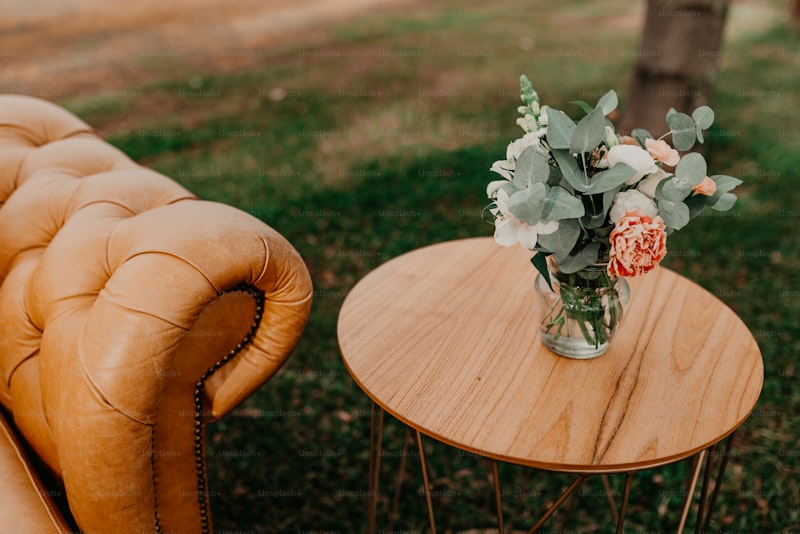 Accessorizing for Outdoor Weddings: A Complete Guide to Style and Elegance