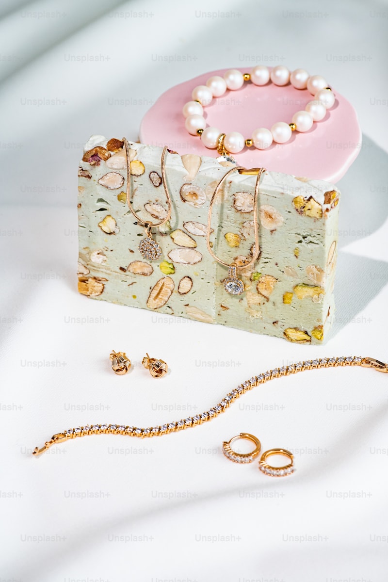 Pearl-Embellished Evening Bags: The Ultimate Accessory for Glamorous Nights