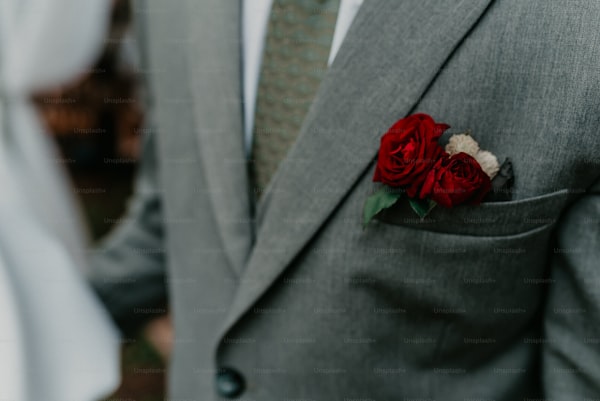 Reinforcing Buttonholes on a Wedding Dress: Essential Techniques for the Perfect Fit