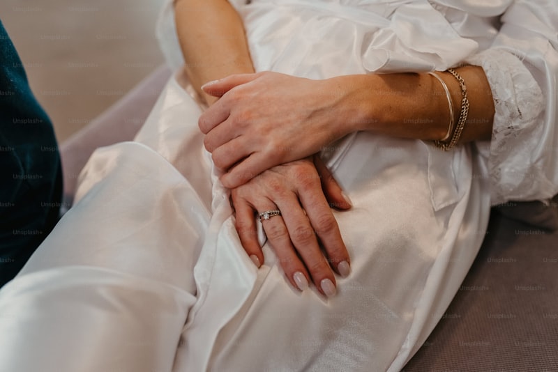 Warmth and Style for Bridal Hands: A Perfect Match for Your Big Day