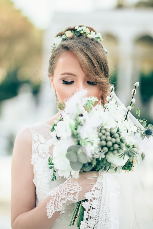 The Ultimate Guide to Lace-Trimmed Bridal Veils: Elegance and Style for Your Special Day