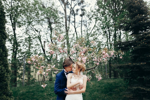 How to Choose the Perfect Wedding Dress for a Secret Garden Reception