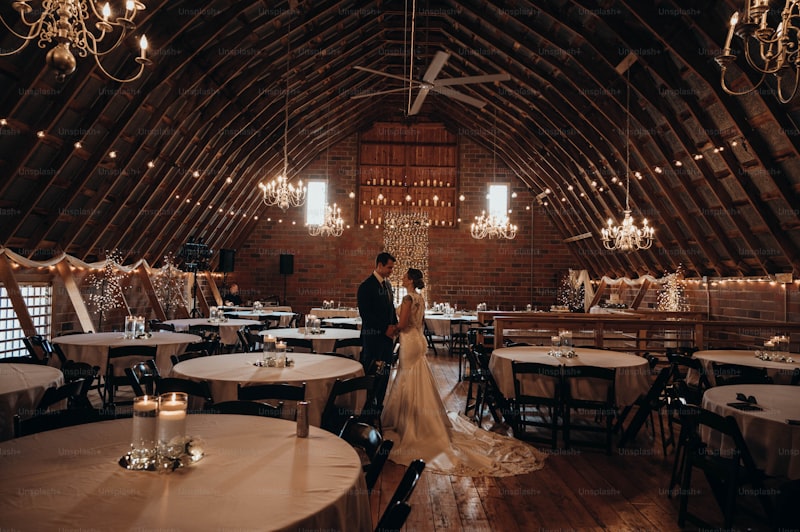 Timeless Charm of Barn Weddings: A Perfect Blend of Rustic Elegance and Modern Romance