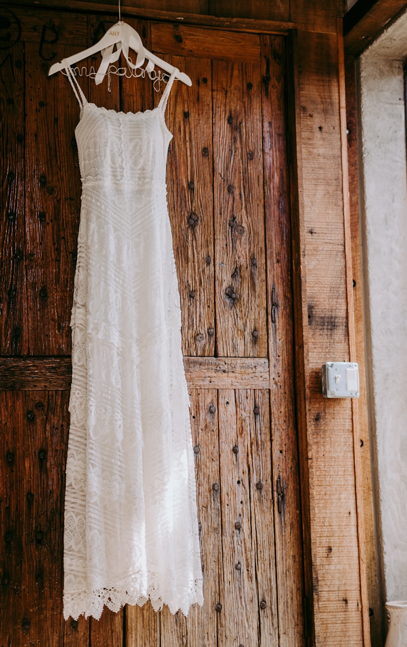 Exploring Rustic Yet Sophisticated Dress Designs: A Perfect Blend of Elegance and Charm