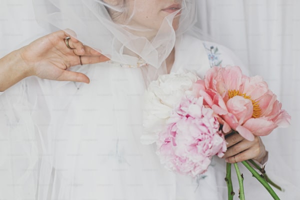 Embrace Elegance with Vintage Lace Bridal Headscarves