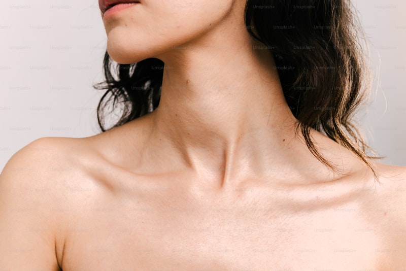 Exploring Layered Neck Styles for Texture: A Comprehensive Guide