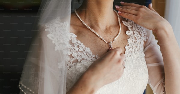 Lace Appliqué Wedding Jewelry: The Perfect Touch for Your Big Day