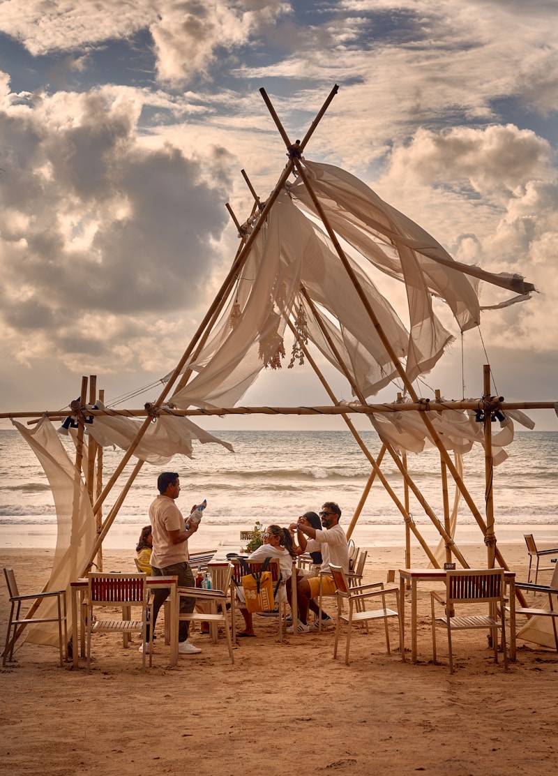 Charming Table Settings in Nature: Elevate Your Outdoor Dining Experience