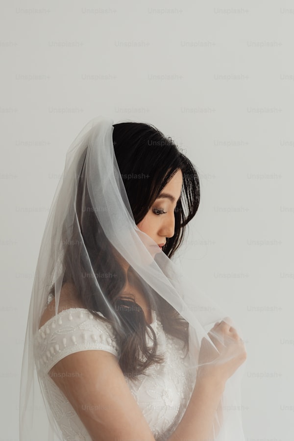 The Timeless Elegance of Lace-Edged Bridal Veils