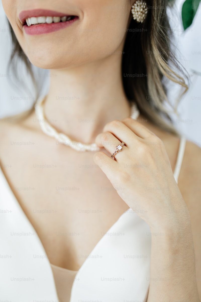 Embracing Elegance: Minimalist Jewelry for Modern Brides