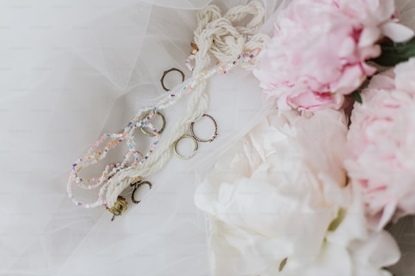 Everything You Need to Know About Vintage-Inspired Bridal Accessories