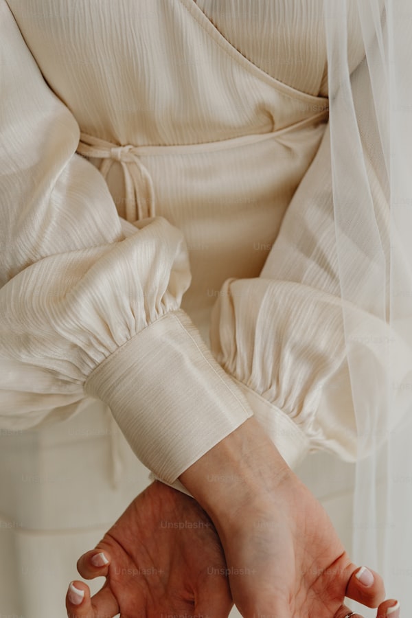 Elegant and Stylish: The Ultimate Guide to Lace Bridal Fingerless Gloves