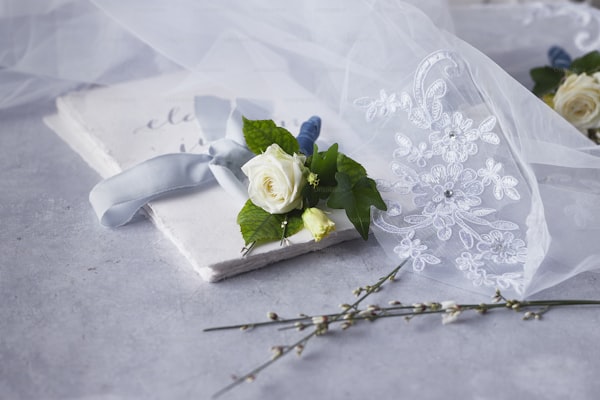 Lace Accents for Wedding Bouquets: Adding Elegance to Your Special Day