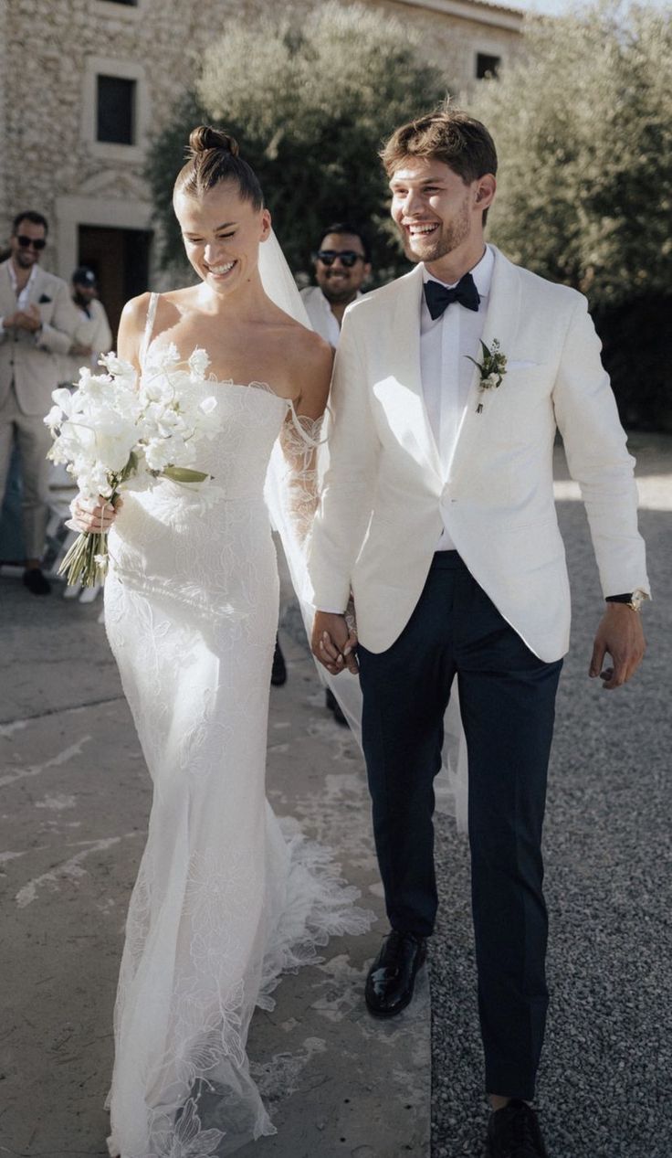 Timeless Beauty: Classic Wedding Gowns That Will Stand the Test of Time